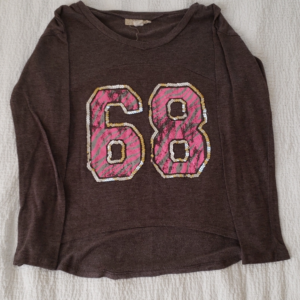 Small Derek Hearts shirt